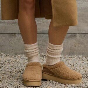 NWOT American Eagle AE Sherpa Platform Slipper Clogs Beige Tan Womens Sz 6